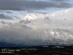 Корякский вулкан, вид с Мишенной сопки в Петропавловске-Камчатском