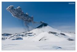 Камчатка, извержение Карымского вулкана