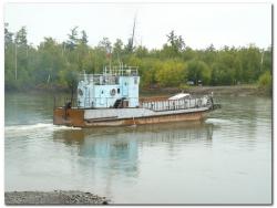 Паромная переправа через реку Камчатка в село Лазо