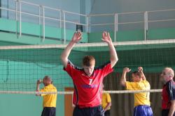 Волейбол, игроки команд "Ветеран" и "Узон"