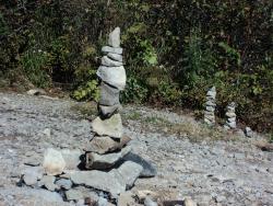 16. Каменные пирамидки на смотровой площадке на Мишенной сопке. Петропавловск-Камчатский, 2015.jpg