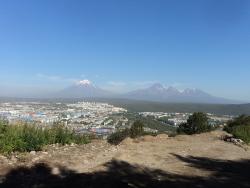 2. Вид на северную часть города с дороги на Мишенную сопку. Петропавловск-Камчатский, 2015.jpg