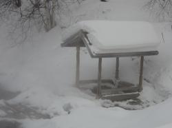 33. Эссо. Источник минеральной воды около бассейна. Март 2013.jpg