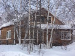 2. Эссо. Здание столовой гостиницы Три медведя. Март 2013.jpg