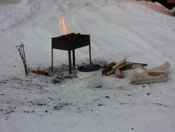 32. Эссо. Мангал около бассейна. Март 2013.jpg