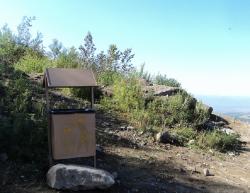 6. Мусорный контейнер на дороге к вершине Мишенной сопки. Петропавловск-Камчатский, 2015.jpg