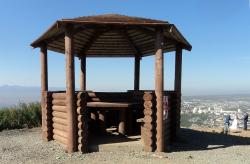 9. Молодожёны на Мишенной сопке. Петропавловск-Камчатский, 2015.jpg