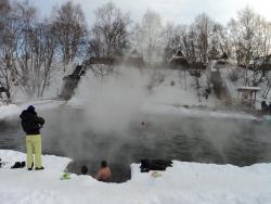 30. Эссо. Открытый термальный бассейн. Март 2013.jpg