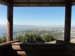 8. Вид на Сероглазку и Моховую из беседки на Мишенной сопке. Петропавловск-Камчатский, 2015.jpg