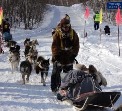 64. Каюр на финише в Мэнэдеке. Март 2013.jpg