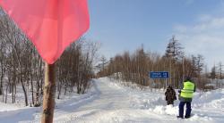 60. Трасса Берингии-2013_Последние финишные метры перед воротами деревни Мэнэдек. Март 2013.jpg