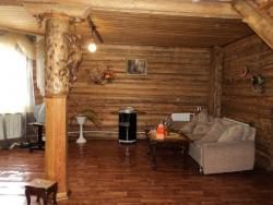 3. Эссо. Гостиница Три медведя, холл. Март 2013.jpg