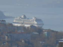 Круизный лайнер в Авачинской бухте