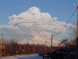 Извержение вулкана Безымянного на Камчатке