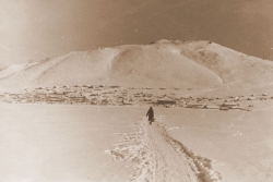 Вид на пос. Лахтажный (Рыбачий) со стороны бухты в 1953 г.jpg