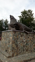 Памятник сивучам