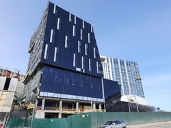 Фасад на гостинице на улице Ленинградской в Петропавловске-Камчатском