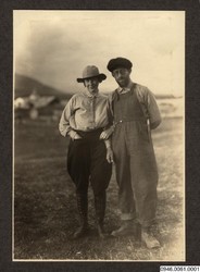 Эстер и Ренэ Малес в Ключах к71 из  0946.0007.0002.jpg